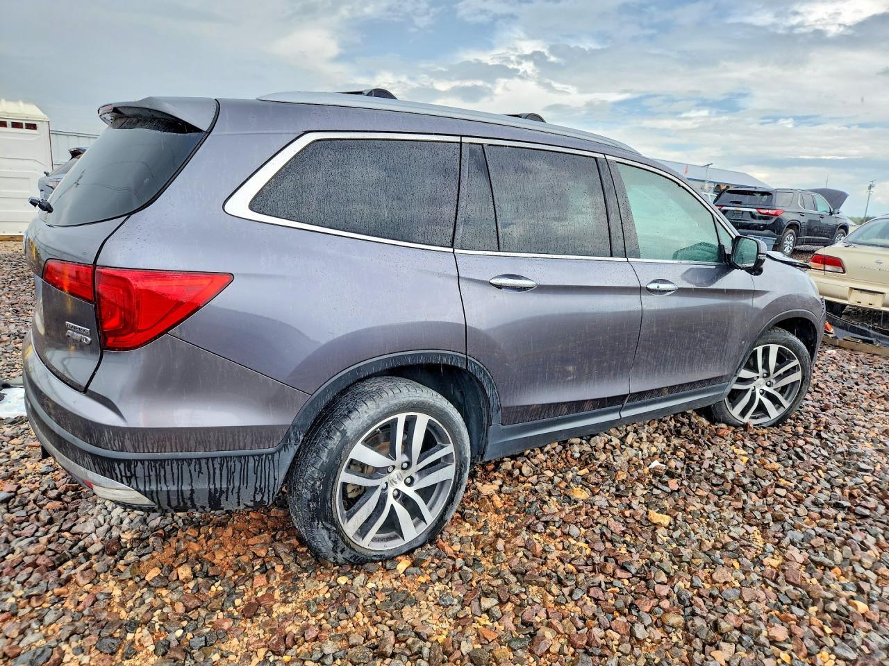 2018 Honda Pilot Touring - Image 3
