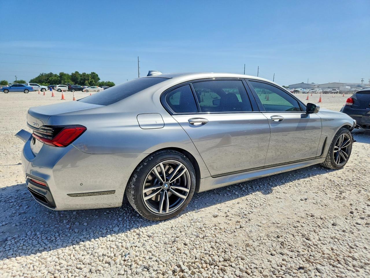 2021 BMW 750 Xi - Фото 3