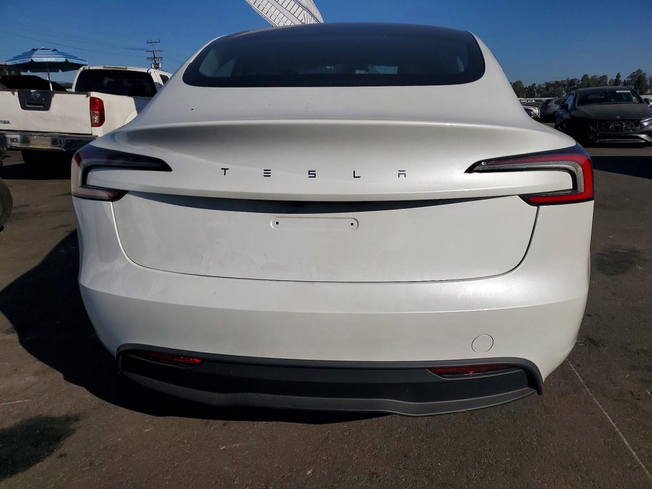 2025 Tesla Model 3 - Фото 6