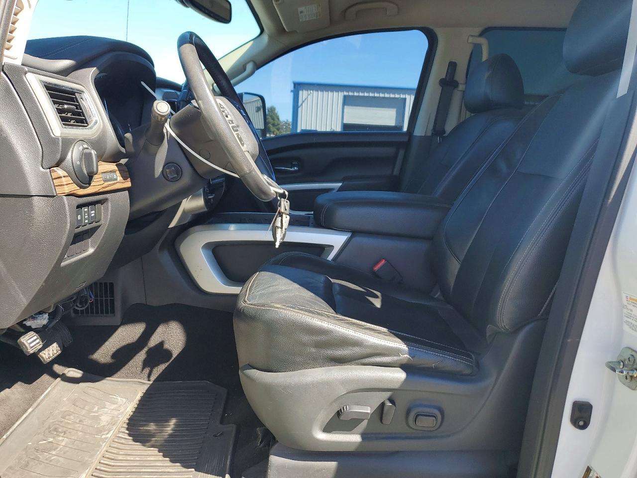 2017 Nissan Titan - Фото 7