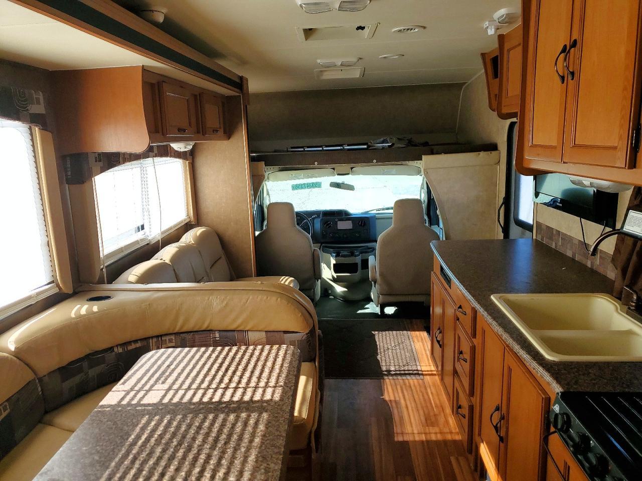 2013 Ford Econoline E450 Super Duty Cutaway Van - Фото 5
