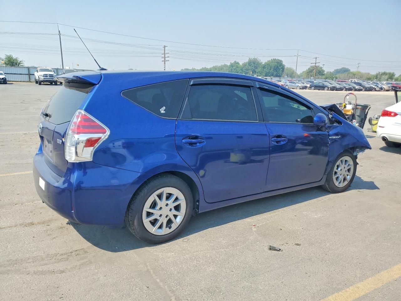 2015 Toyota Prius V Two - Фото 3