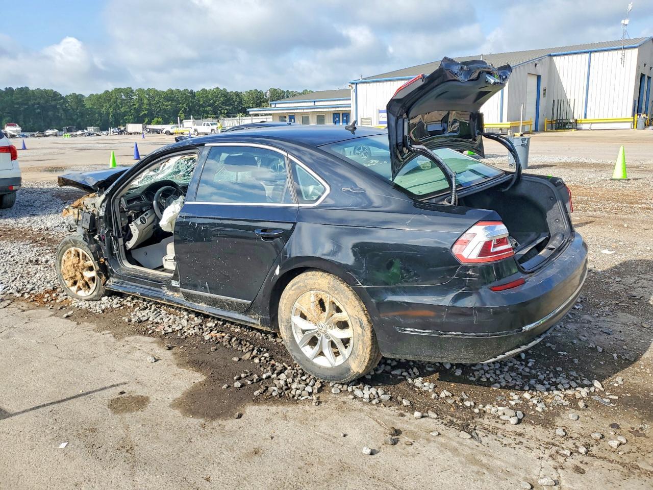 2016 Volkswagen Passat S - Фото 2