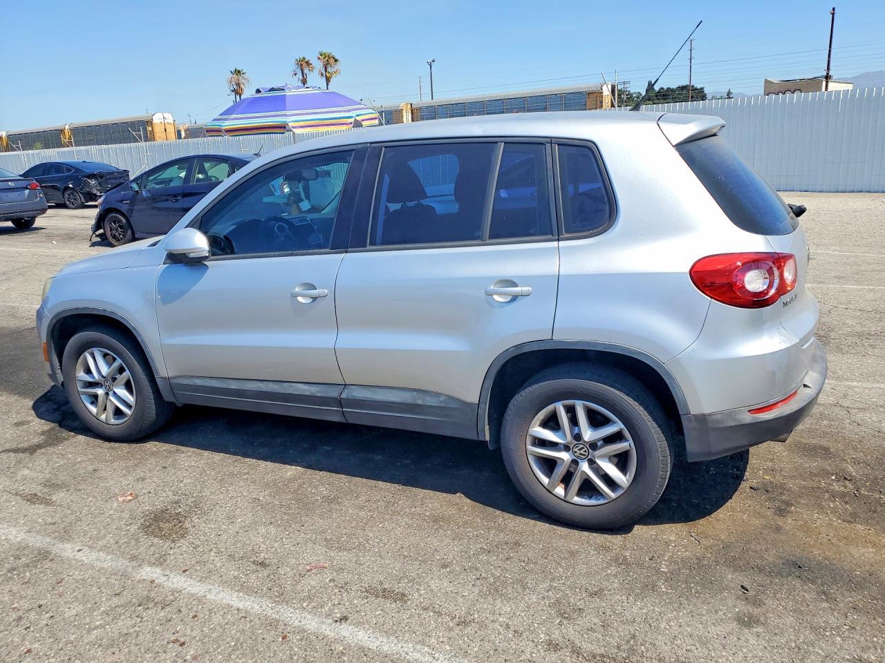 2011 Volkswagen Tiguan S - Фото 2