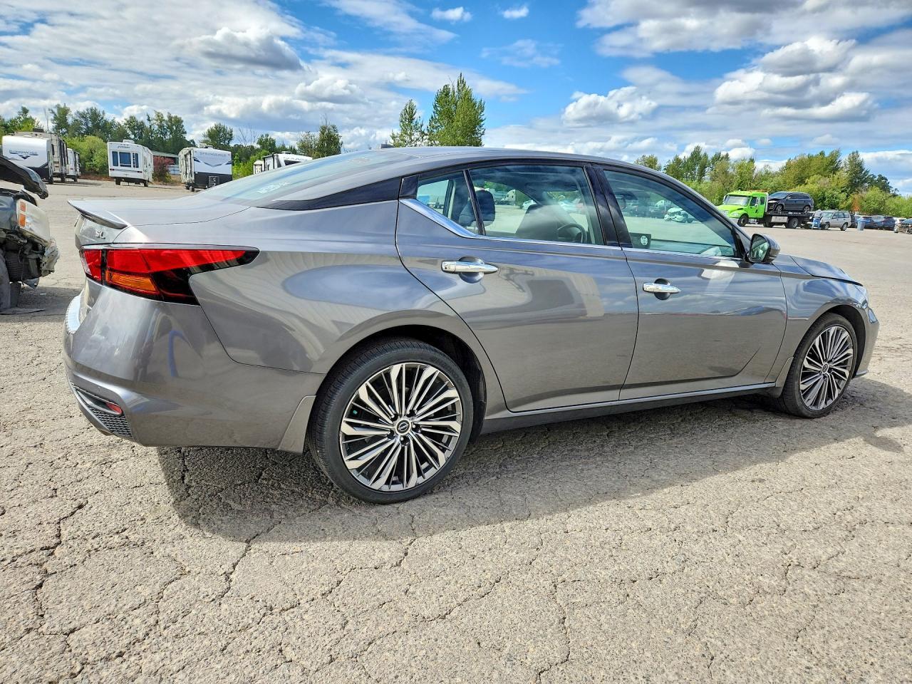 2023 Nissan Altima Sl - Image 3