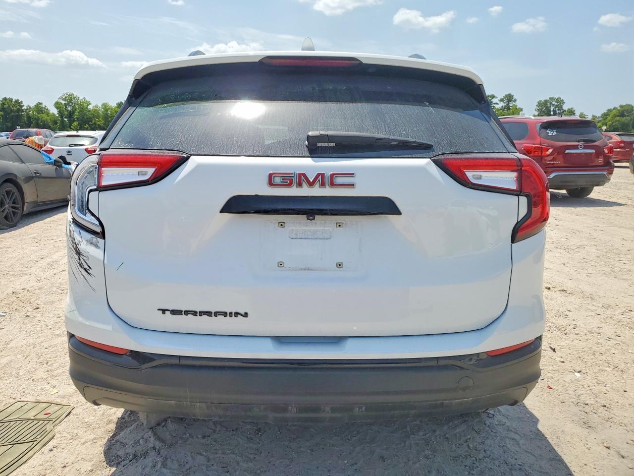 2022 GMC Terrain Sle - Image 6