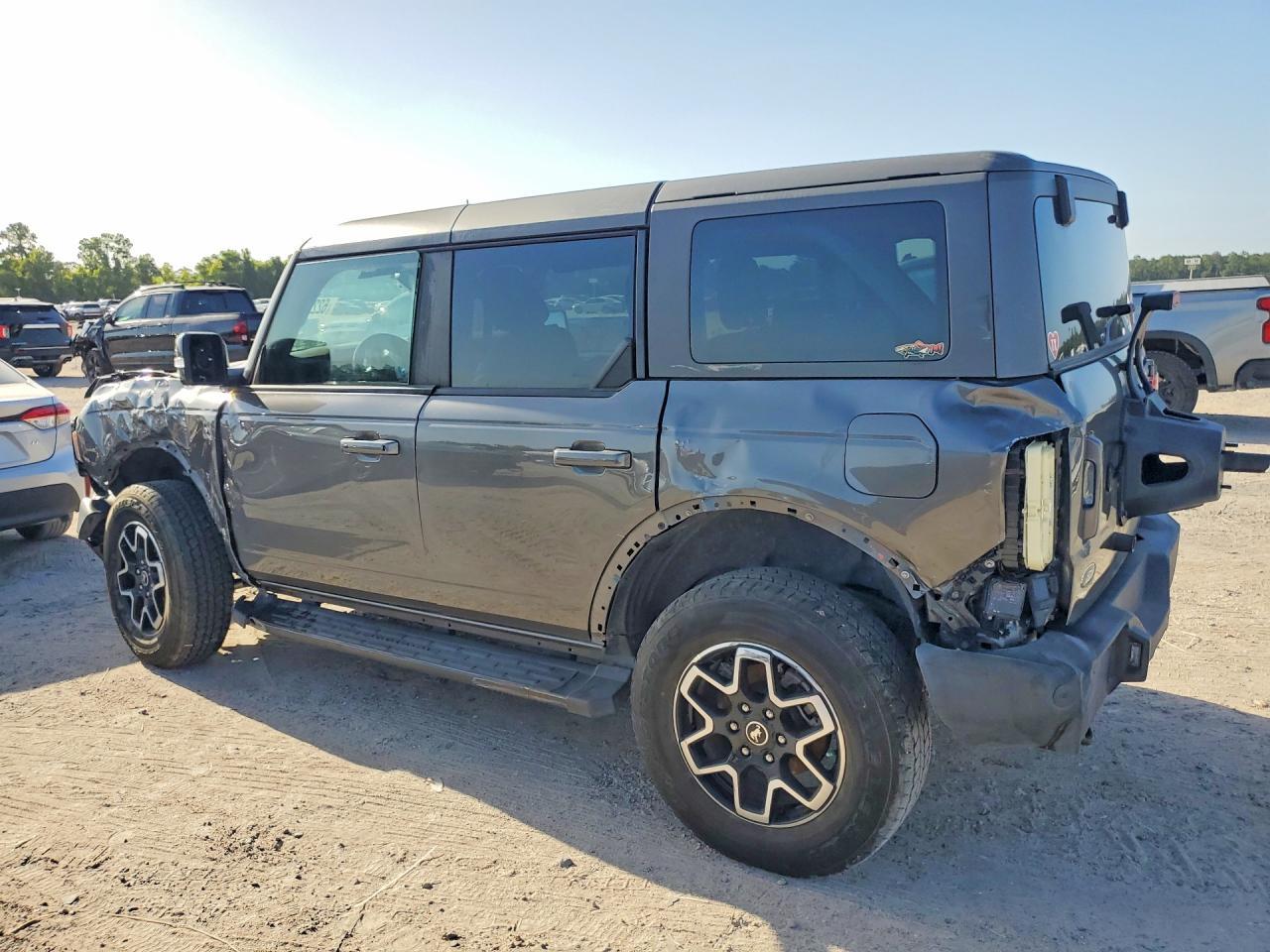 2024 Ford Bronco Outer Banks - Image 2