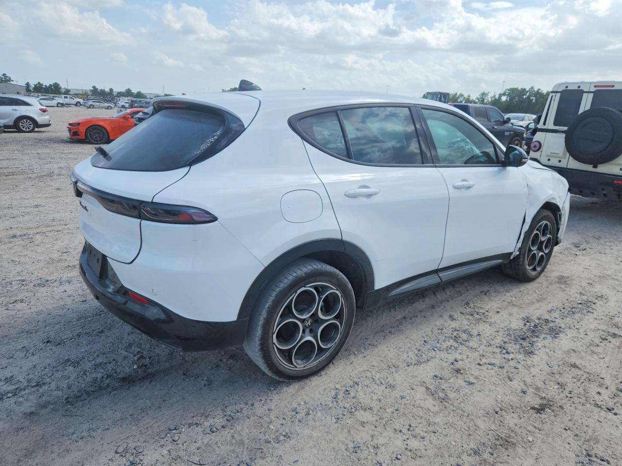 2025 Alfa Romeo Tonale Base - Фото 3