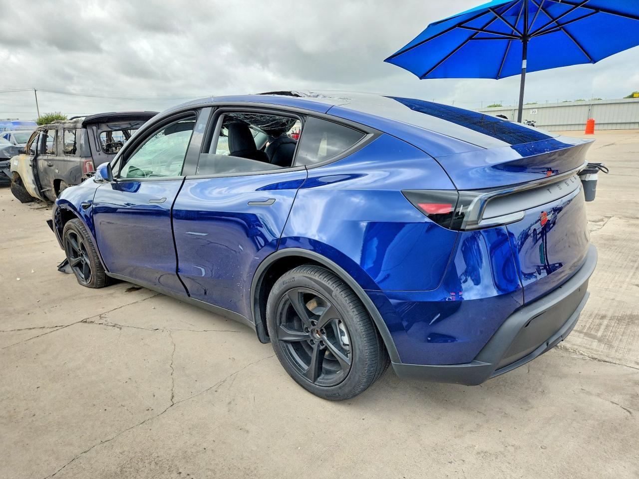 2026 Tesla Model Y - Фото 2