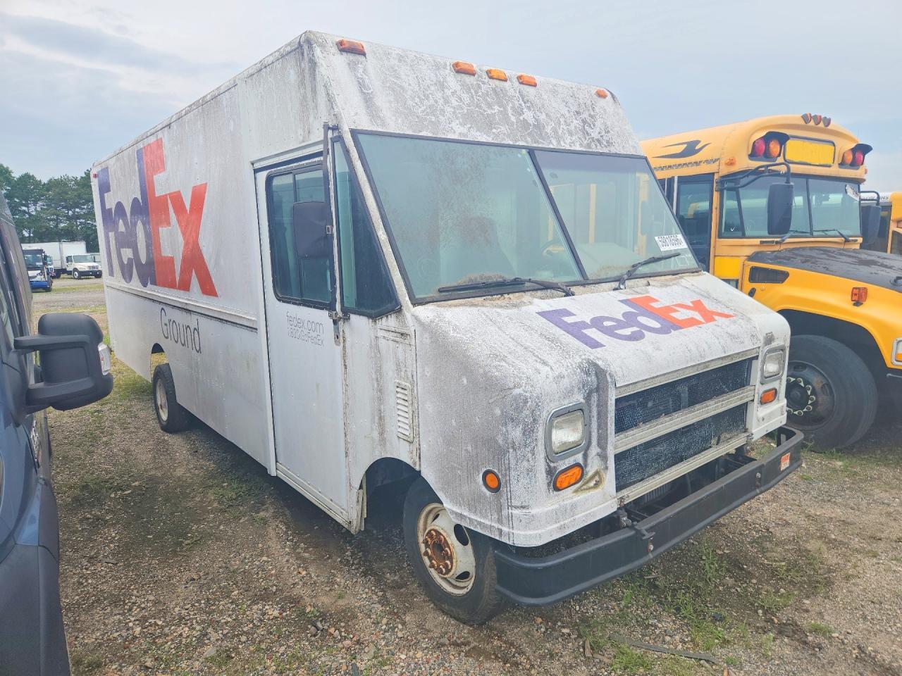 2003 Ford Econoline E450 Super Duty Commercial Stripped Chassis - Image 4