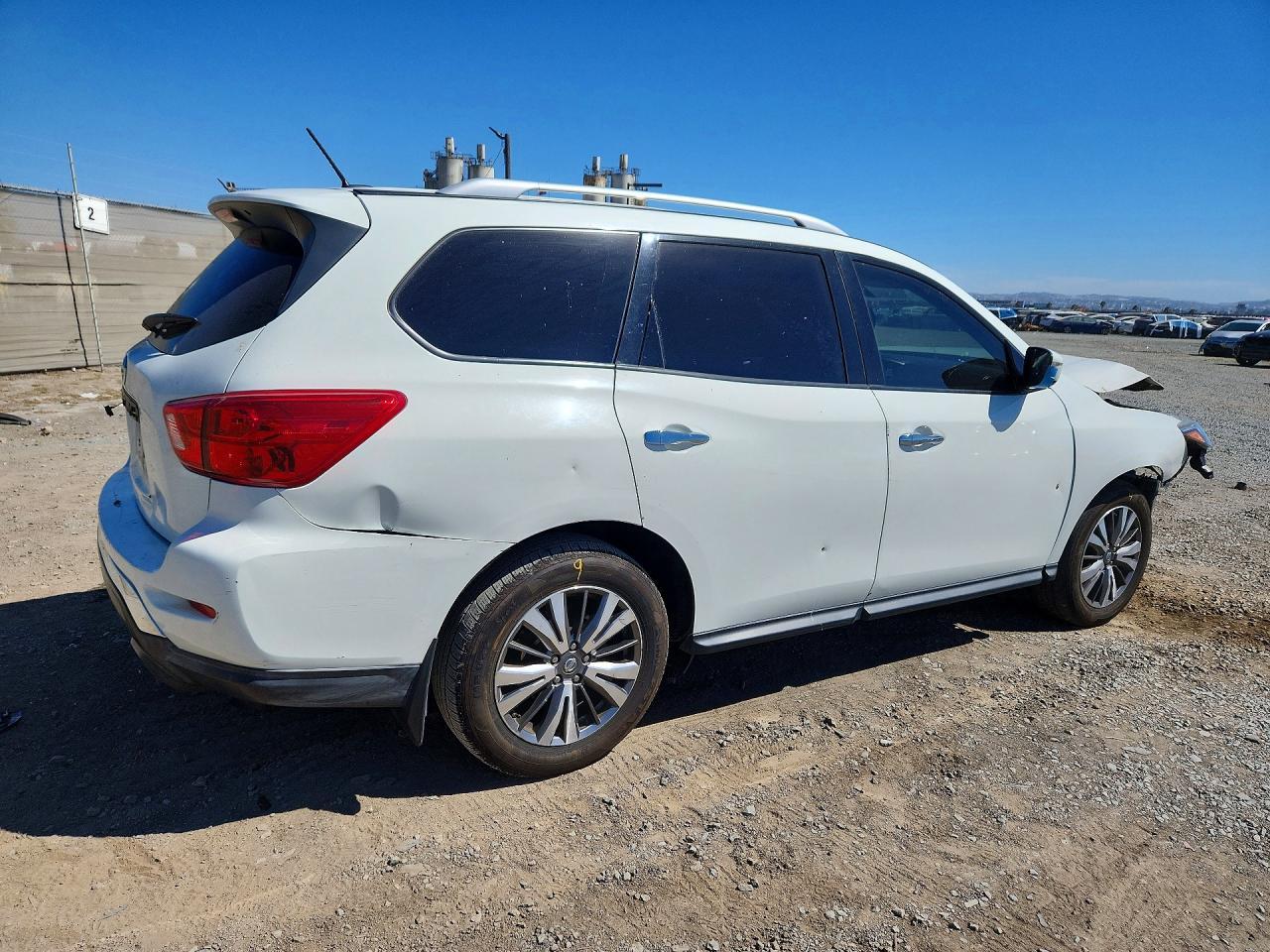 2018 Nissan Pathfinder S - Фото 3