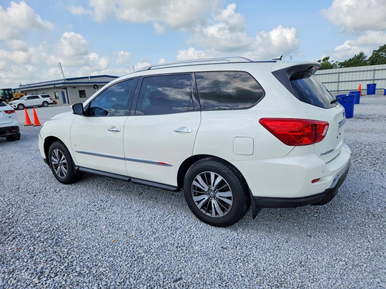2017 Nissan Pathfinder Sv - Фото 2