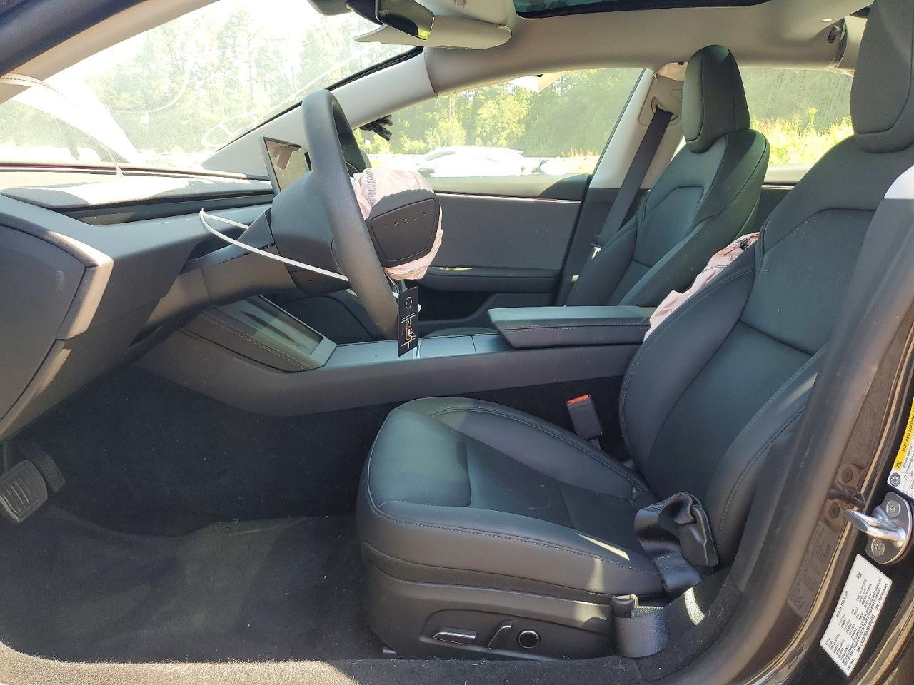 2025 Tesla Model 3 - Image 7