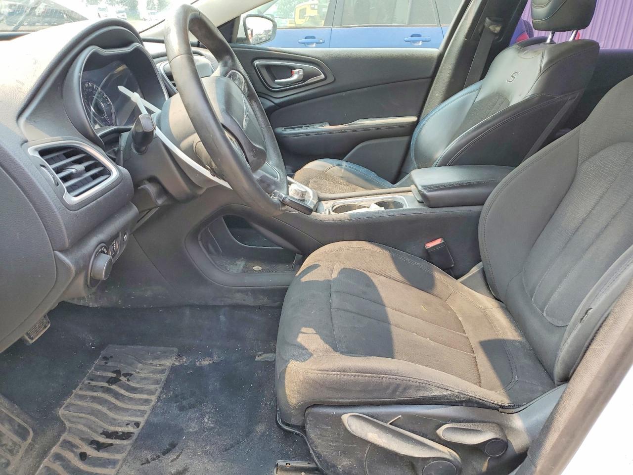 2015 Chrysler 200 Lx - Фото 7