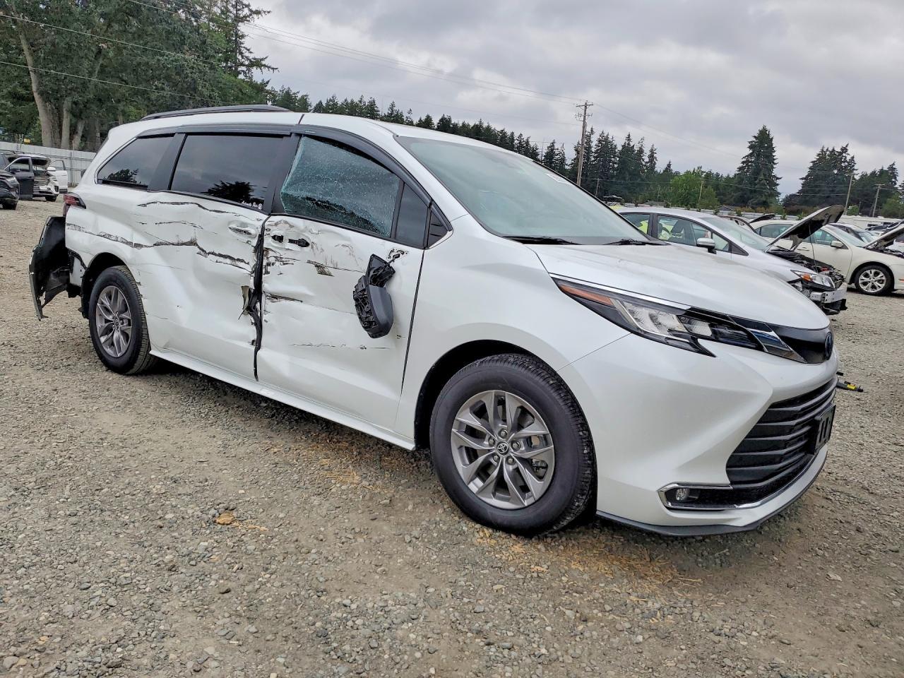 2022 Toyota Sienna Xle - Фото 4