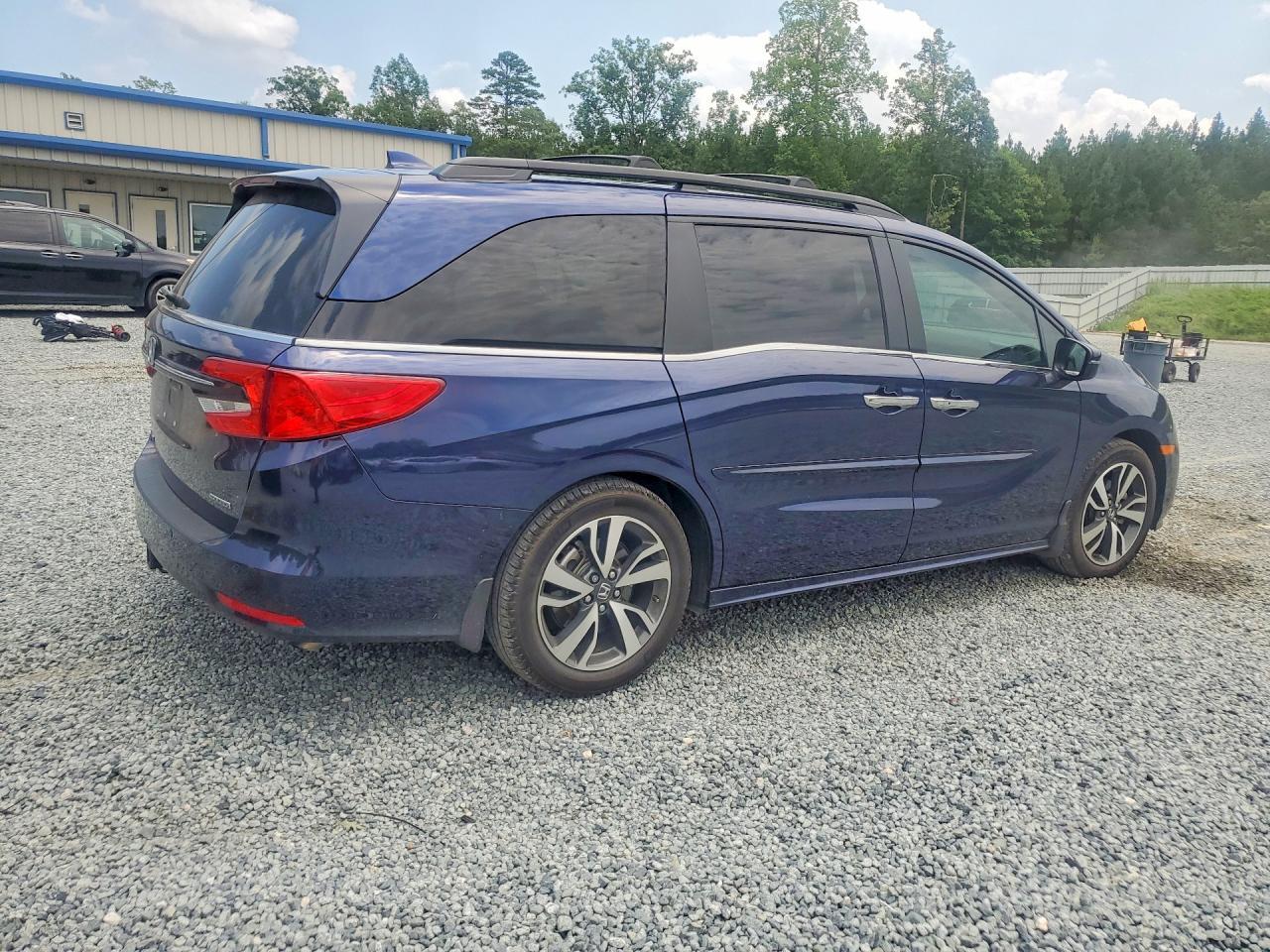 2023 Honda Odyssey Touring - Фото 3