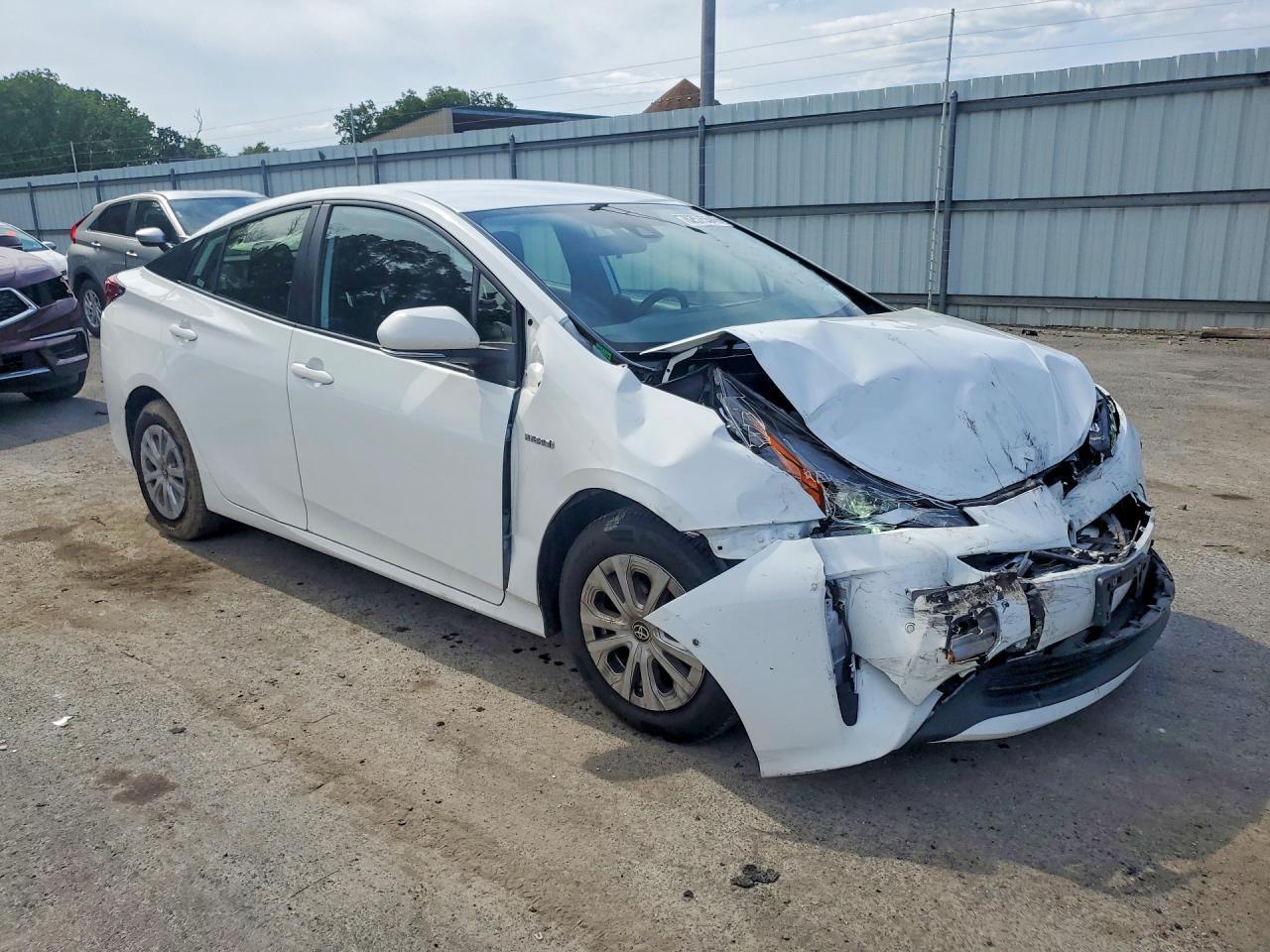 2021 Toyota Prius Le - Фото 4