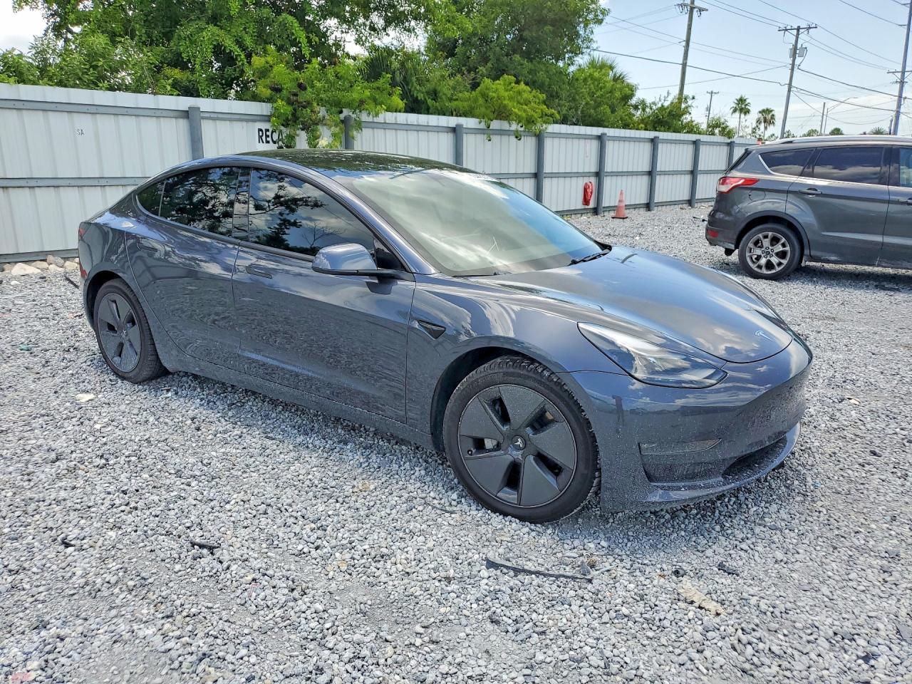 2021 Tesla Model 3 - Фото 4