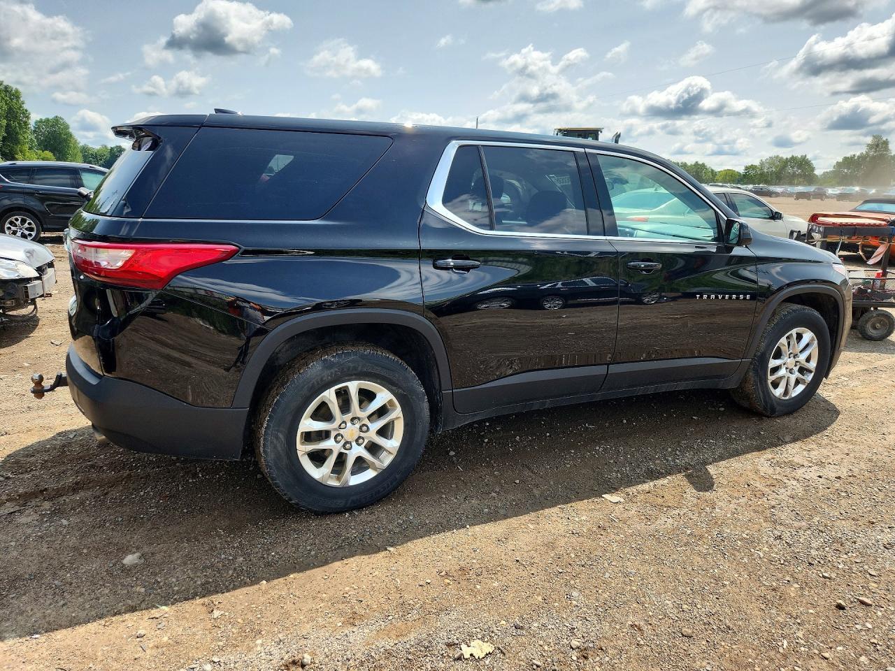 2019 Chevrolet Traverse Ls - Фото 3