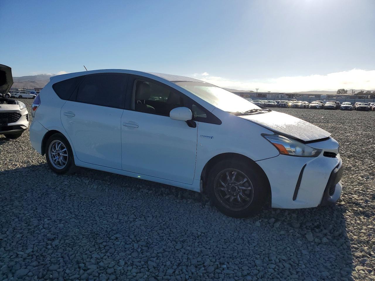 2017 Toyota Prius V Two - Фото 4