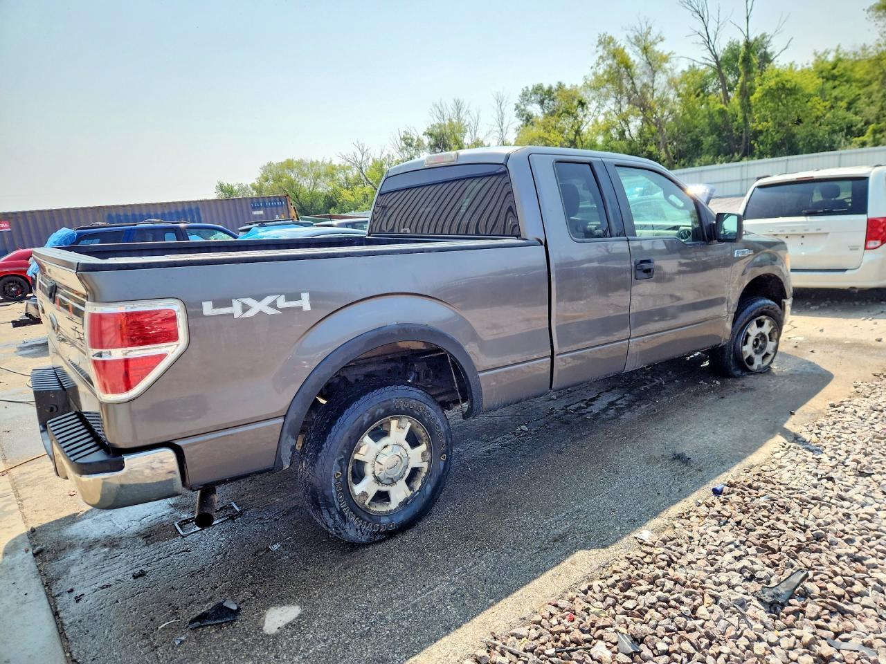 2010 Ford F150 Super Cab - Фото 3
