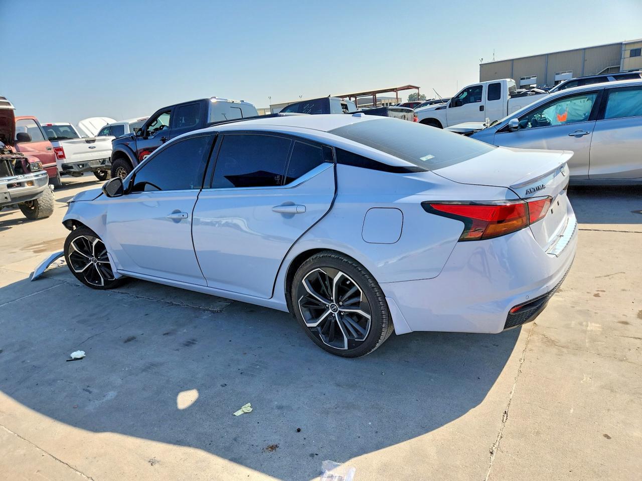 2023 Nissan Altima Sr - Фото 2