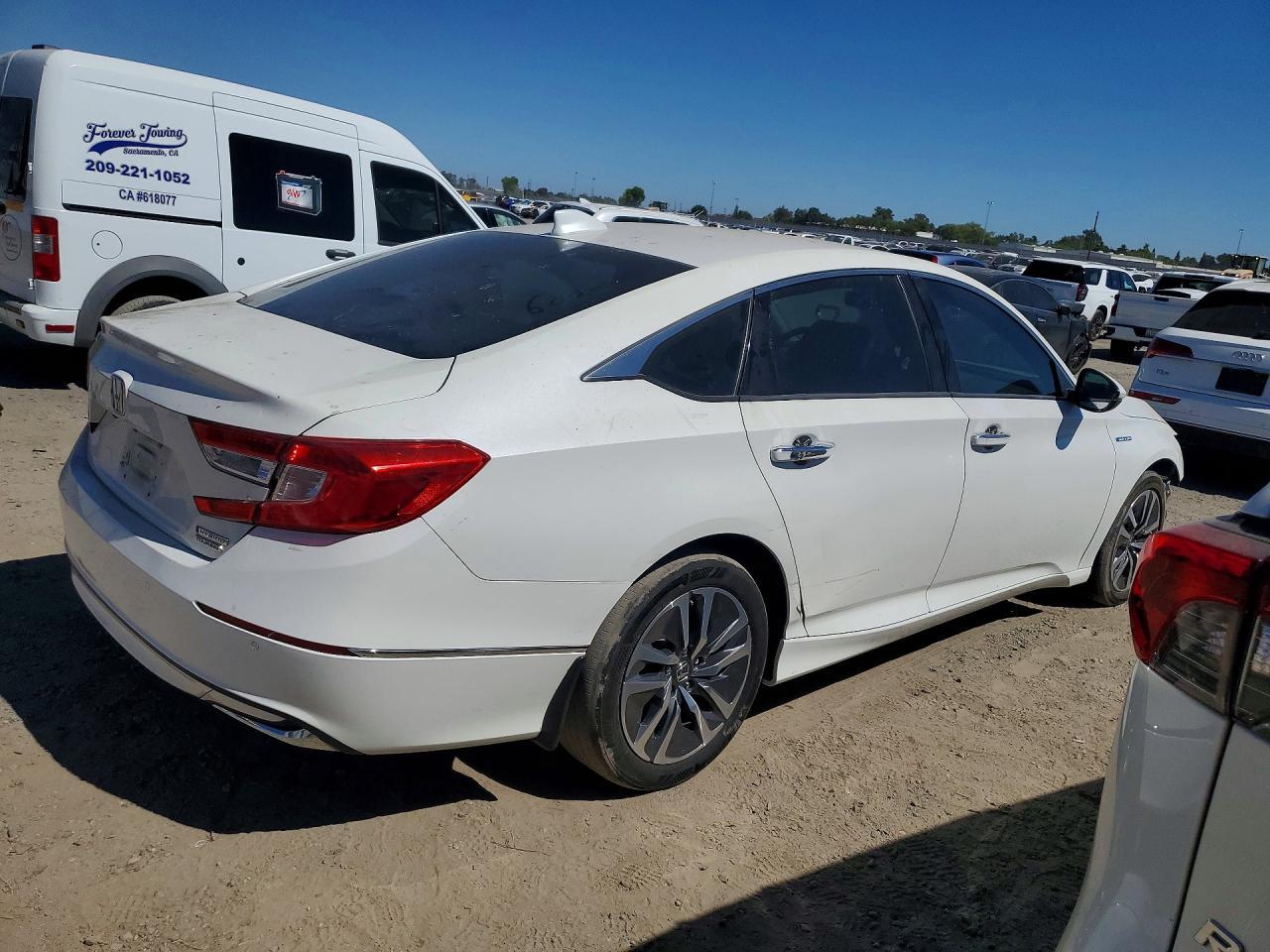 2019 Honda Accord Touring Hybrid - Image 3