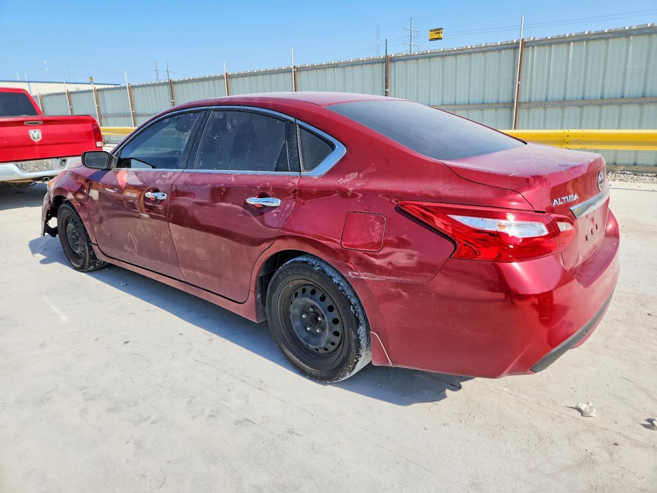 2016 Nissan Altima 2.5 S - Фото 2
