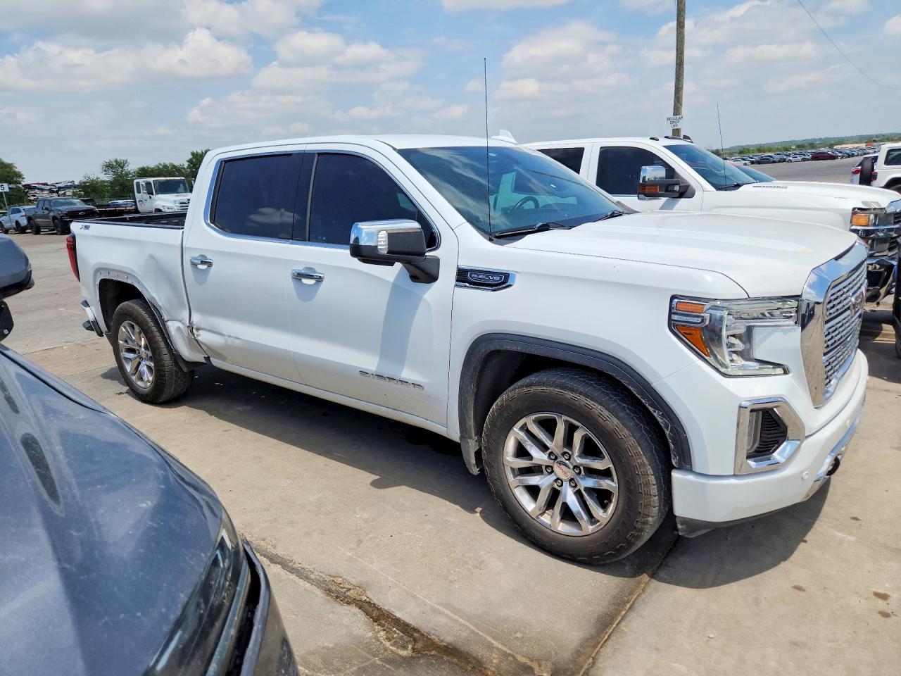 2022 GMC Sierra Limited K1500 Slt - Image 4