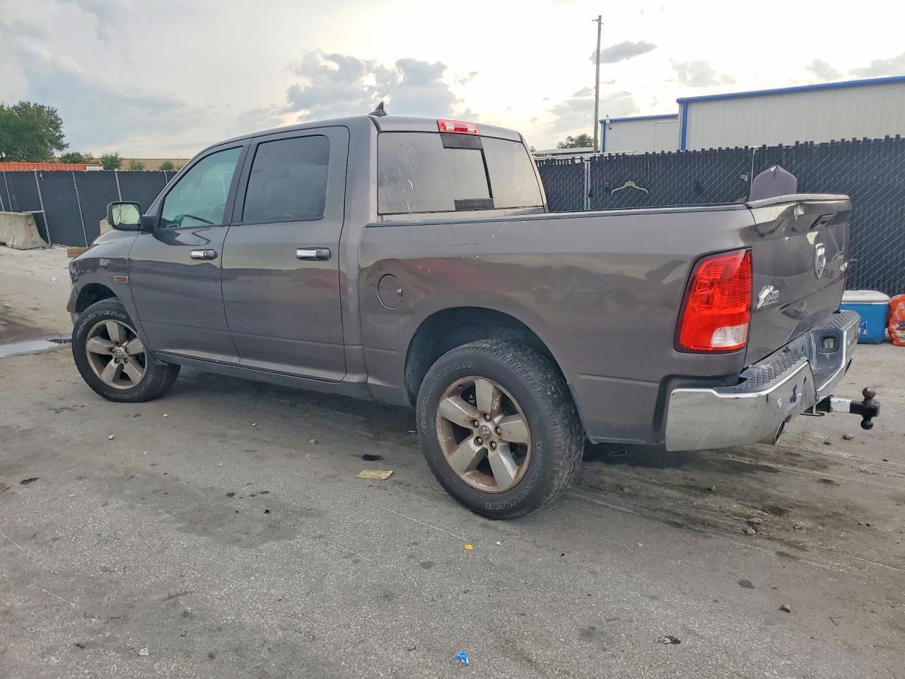 2017 Ram 1500 Slt - Image 2