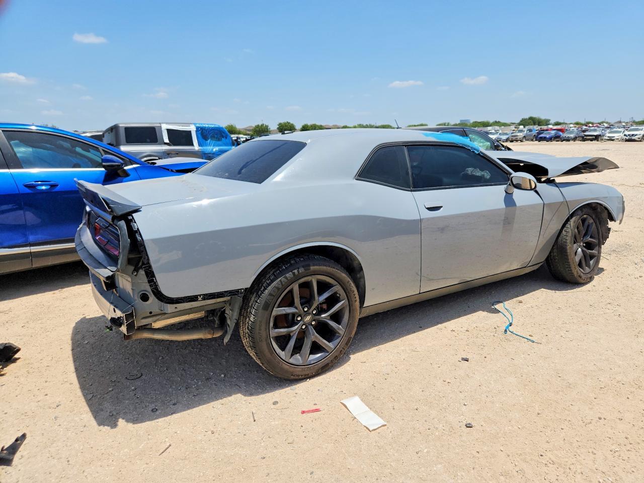 2022 Dodge Challenger Sxt - Фото 3