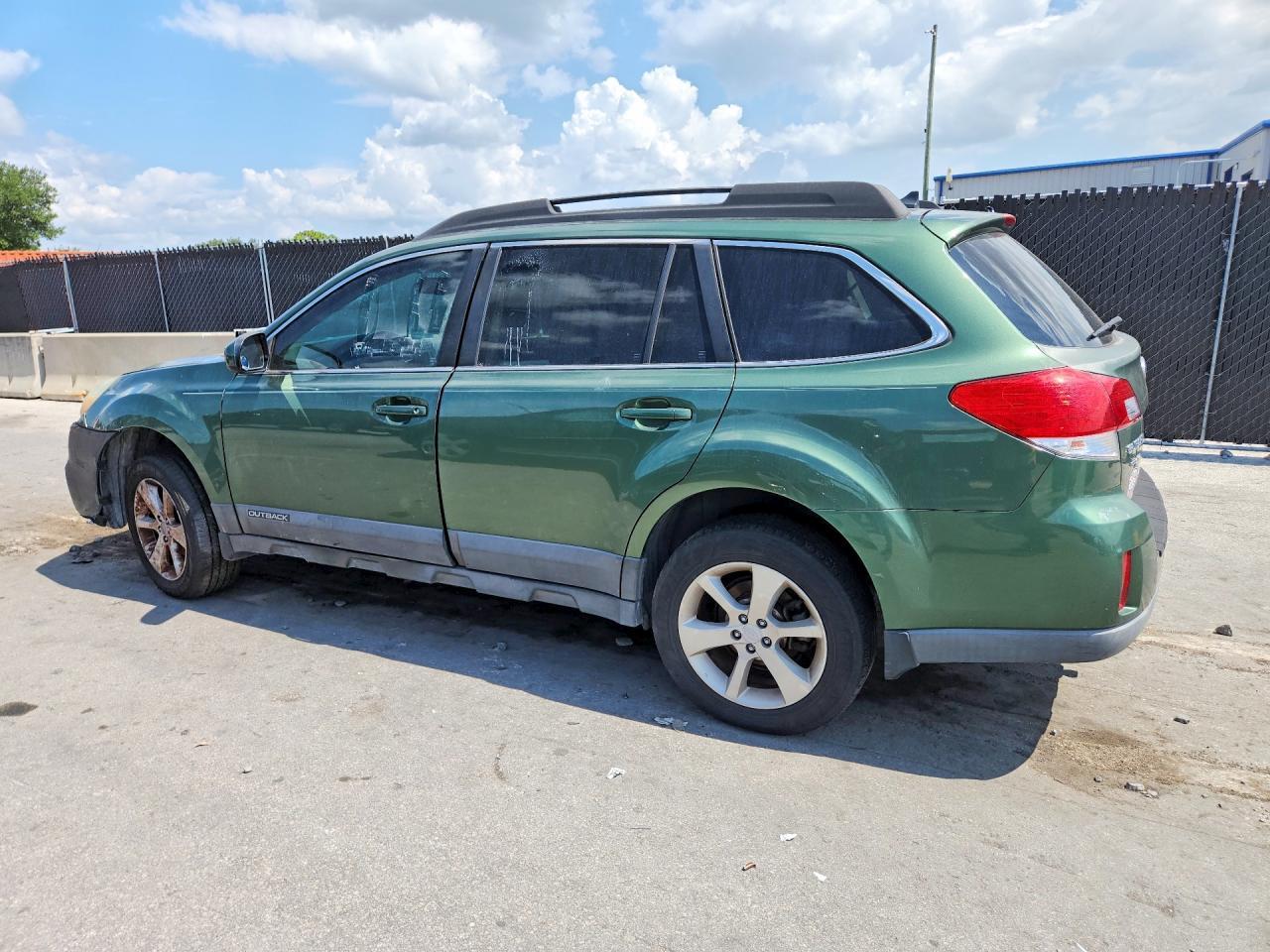 2014 Subaru Outback 2.5I Premium - Image 2
