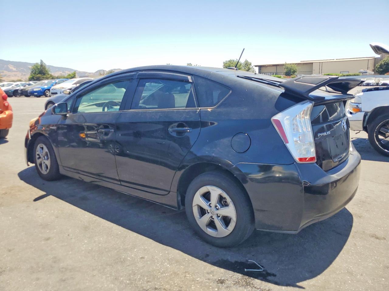 2010 Toyota Prius Iv - Image 2