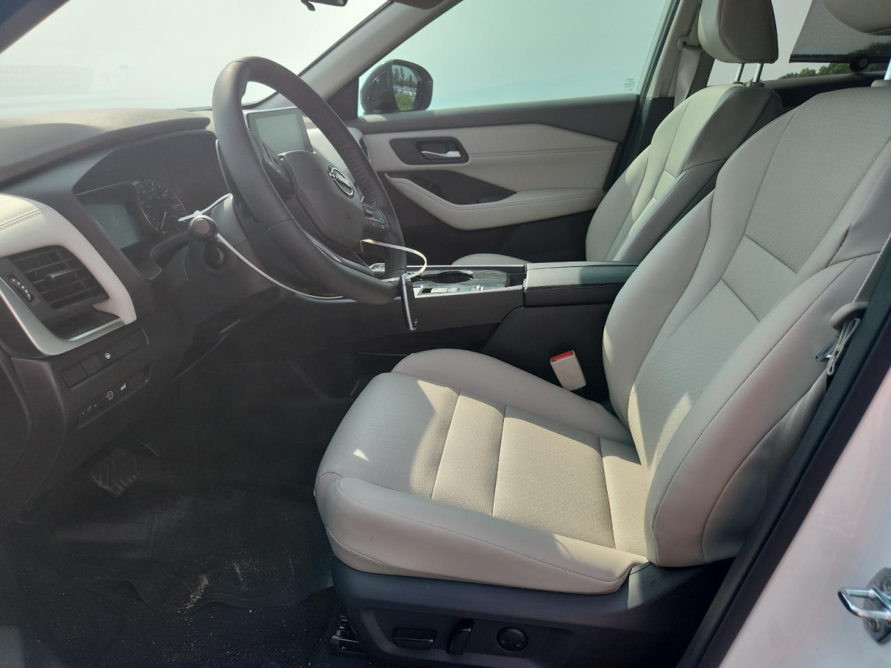 2026 Nissan Rogue Dark Armor - Image 7