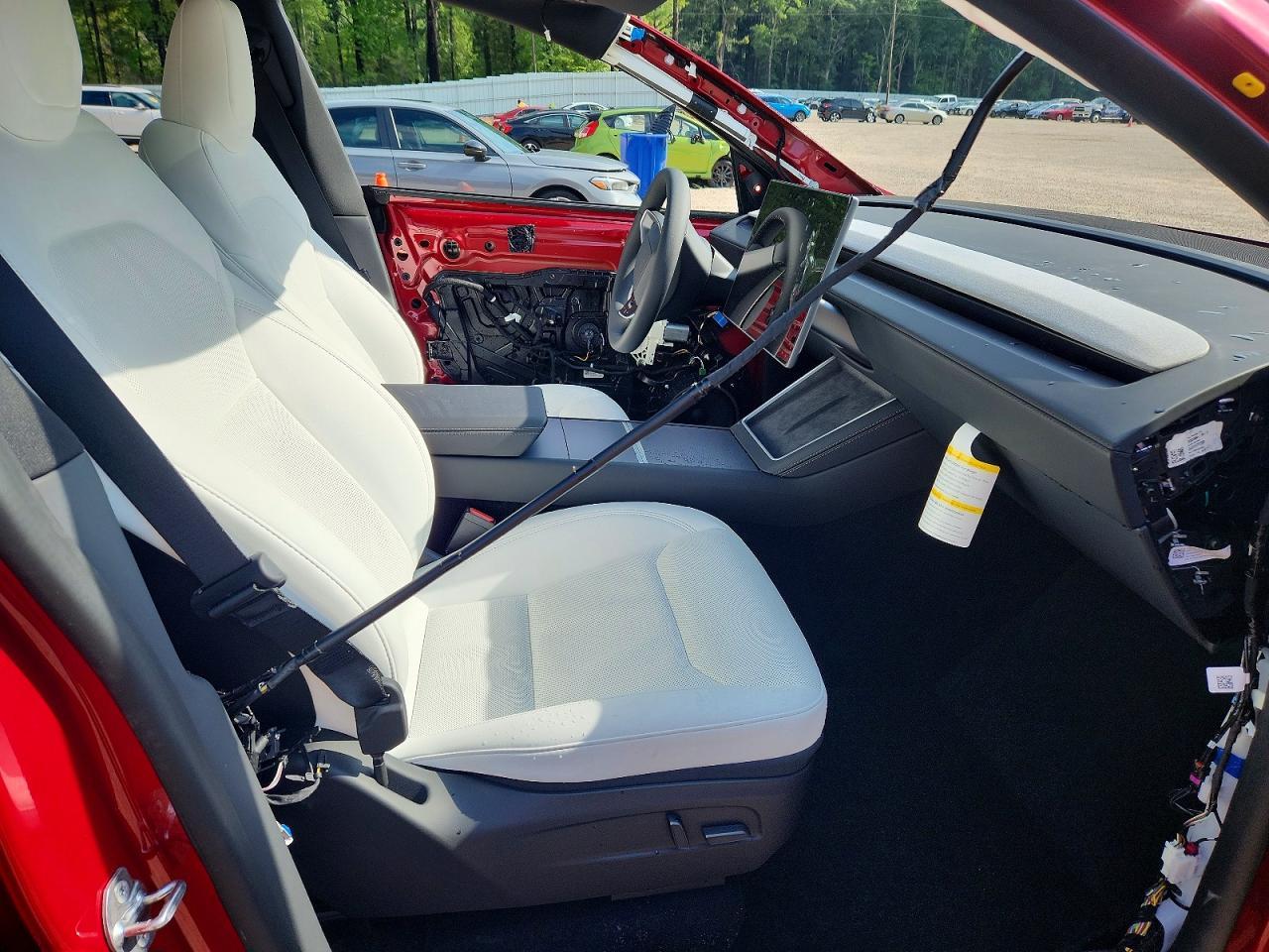 2026 Tesla Model Y - Фото 7