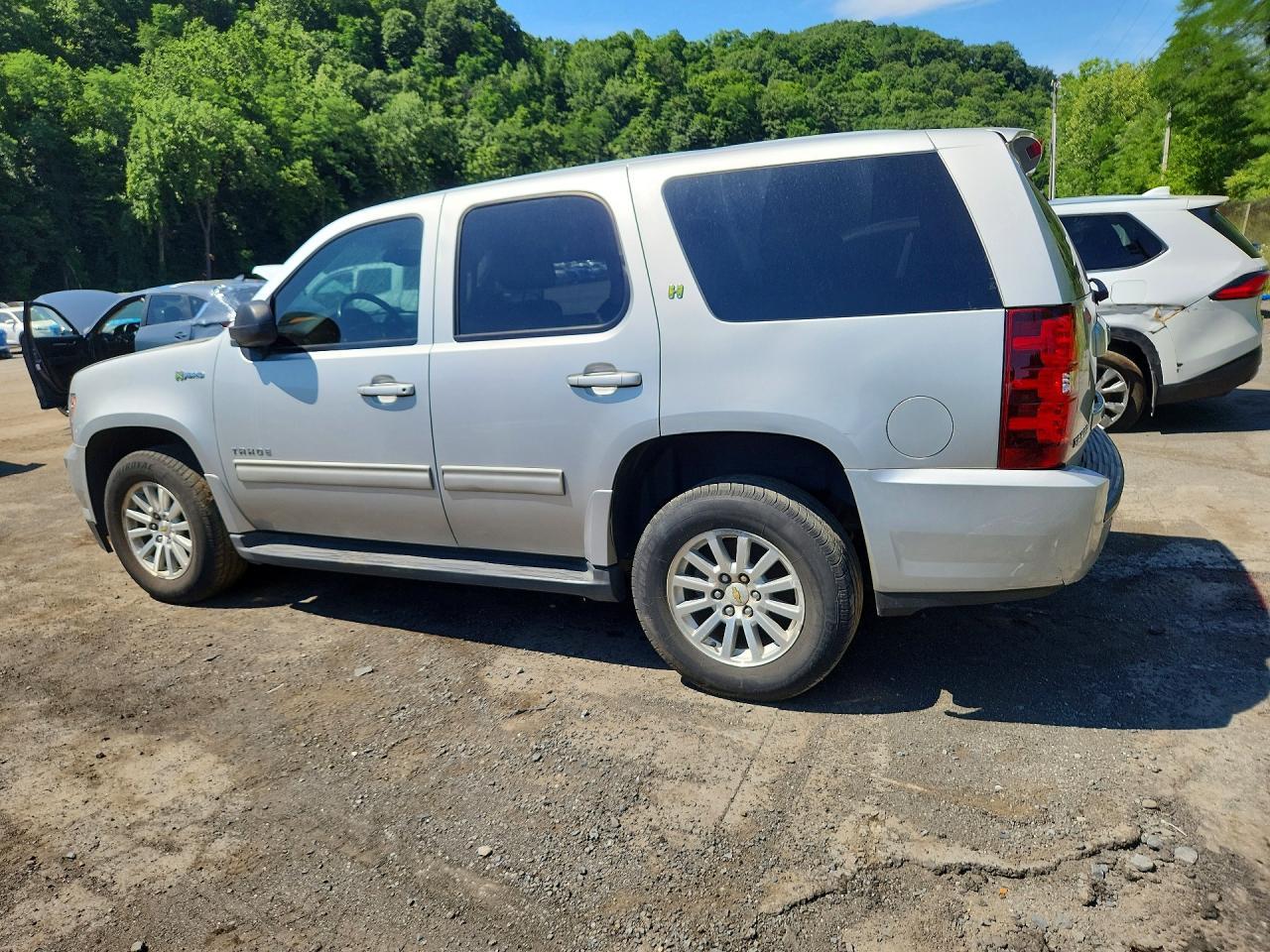 2011 Chevrolet Tahoe Hybrid - Image 2