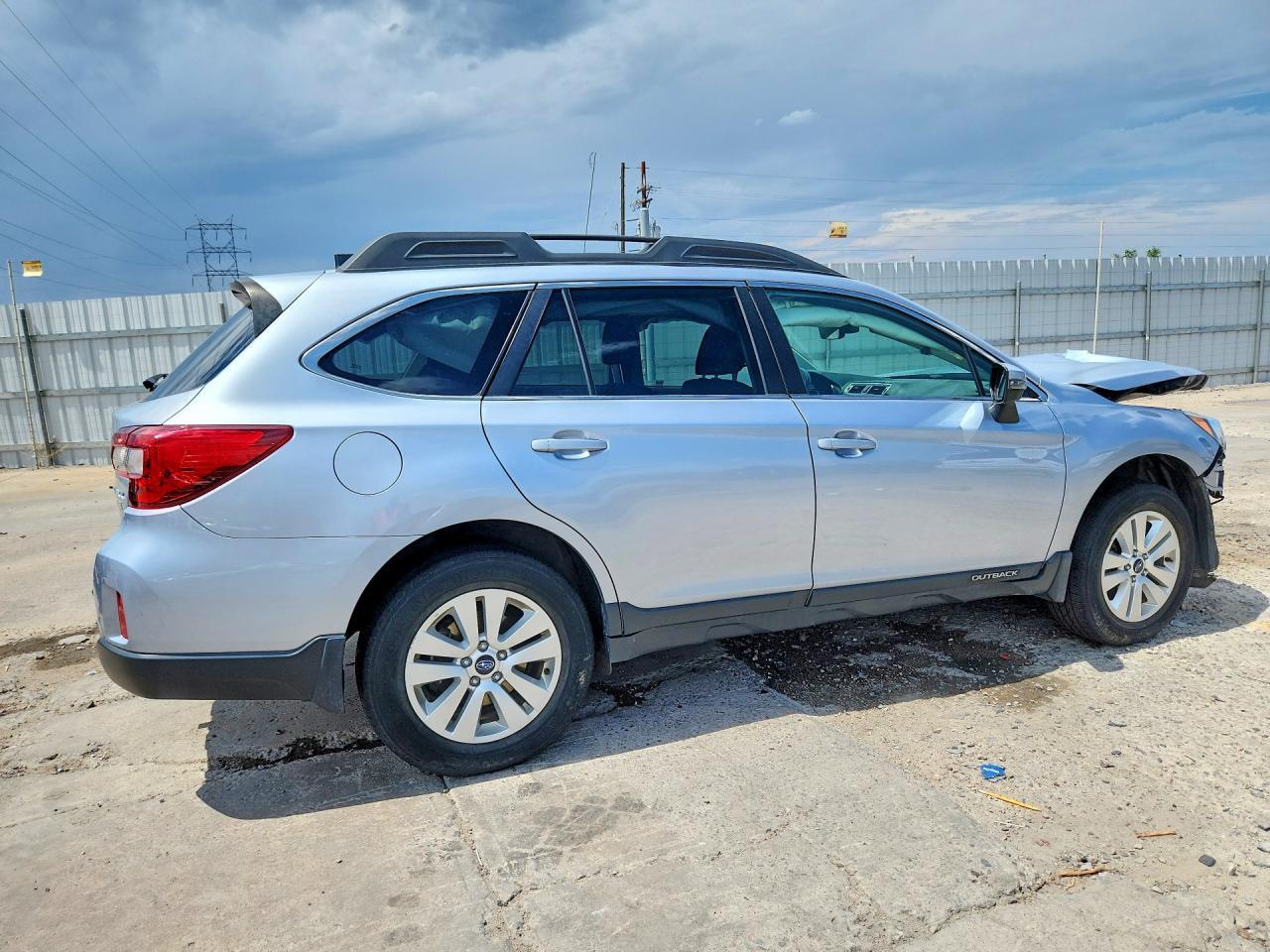 2017 Subaru Outback 2.5I Premium - Image 3