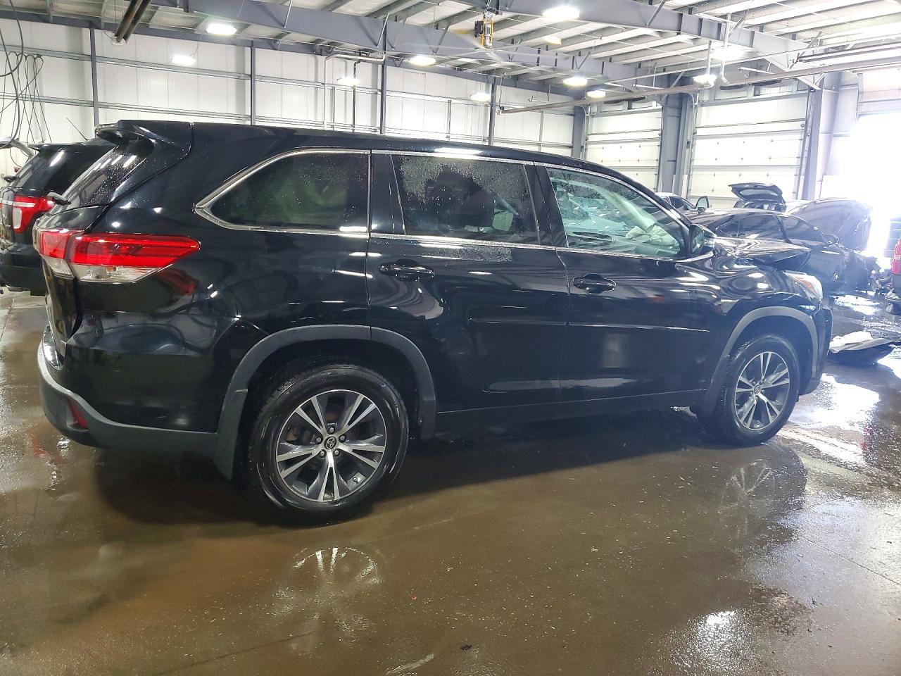 2018 Toyota Highlander Le - Фото 3