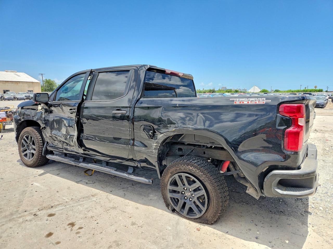 2021 Chevrolet Silverado K1500 Trail Boss Custom - Фото 2
