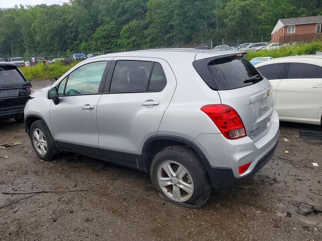 2022 Chevrolet Trax Ls - Фото 2
