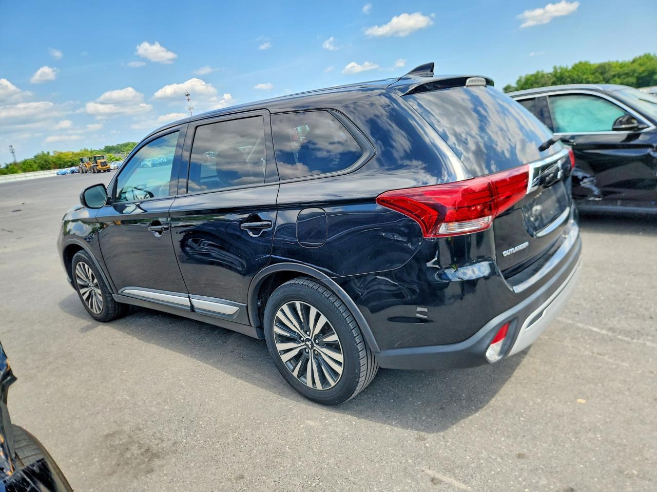2020 Mitsubishi Outlander Es - Image 2