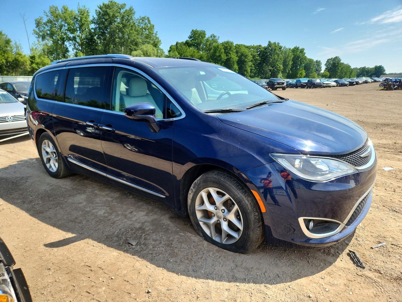 2019 Chrysler Pacifica Touring L Plus - Фото 4