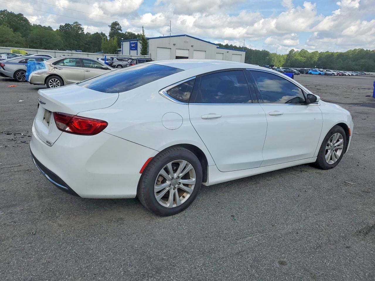 2016 Chrysler 200 Limited - Image 3