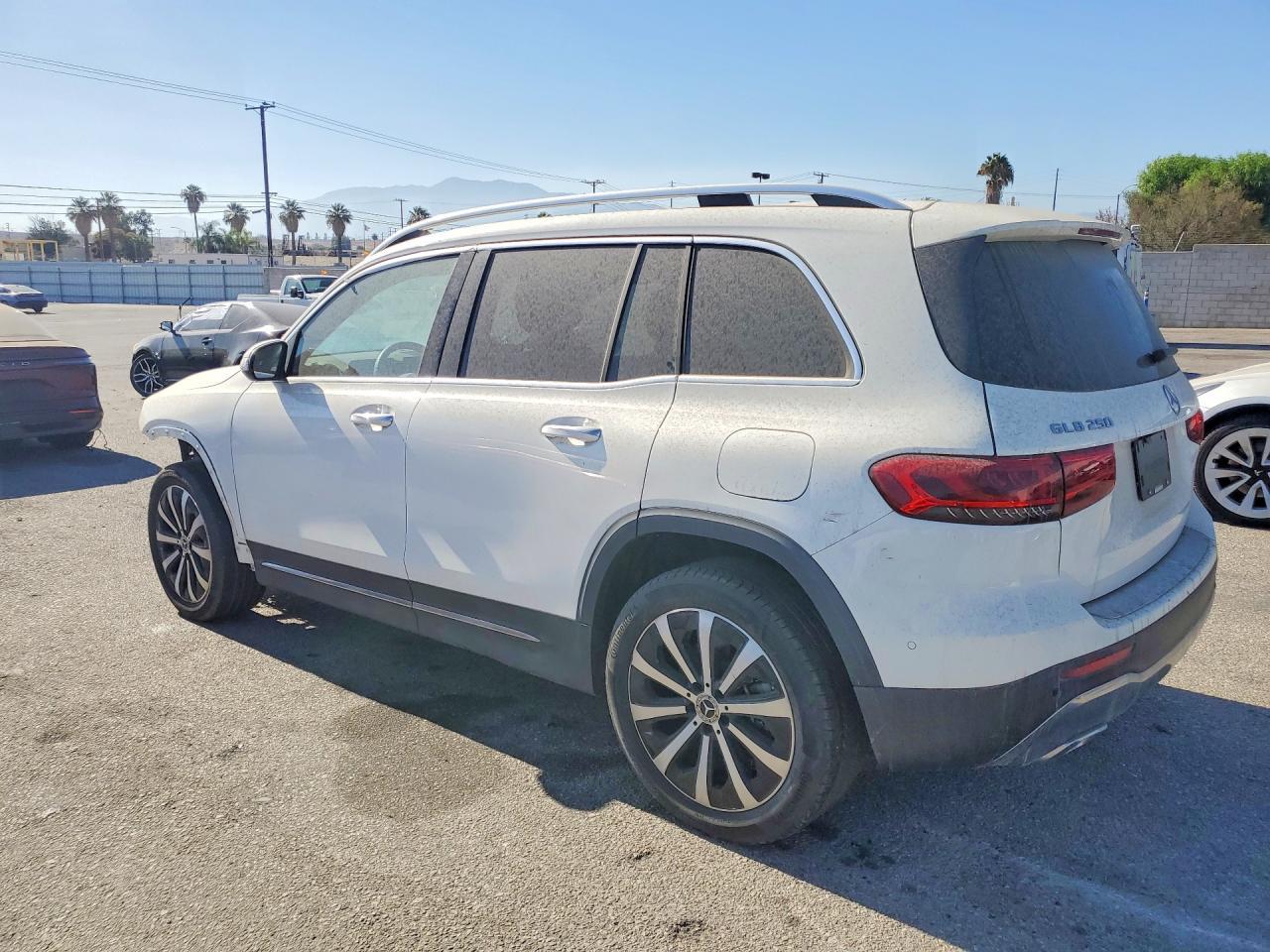 2022 Mercedes-Benz Glb 250 - Image 2