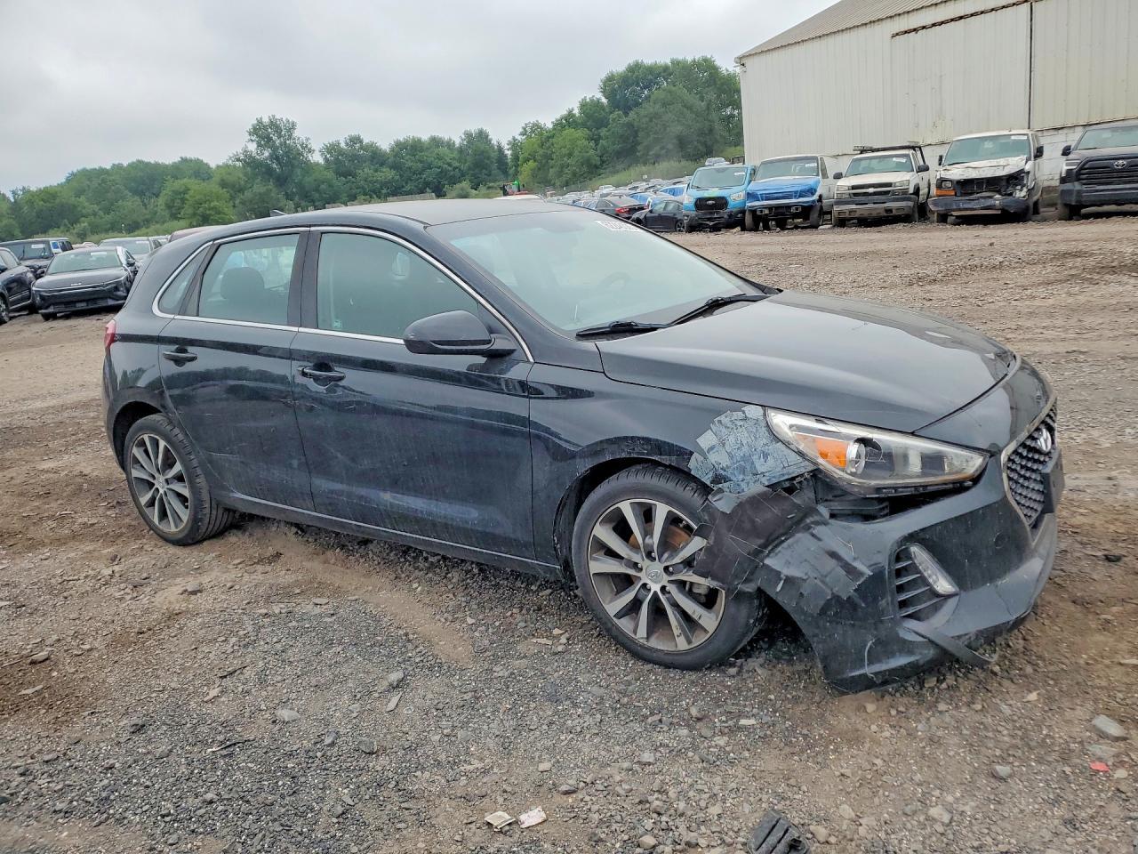 2019 Hyundai Elantra Gt Base - Image 4