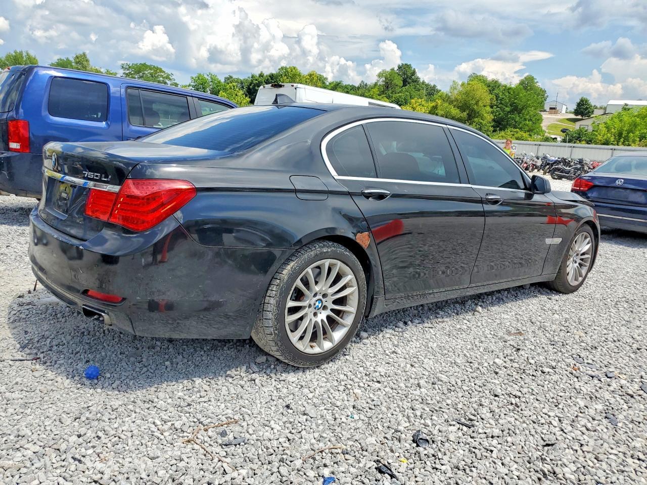 2010 BMW 750 Li - Фото 3