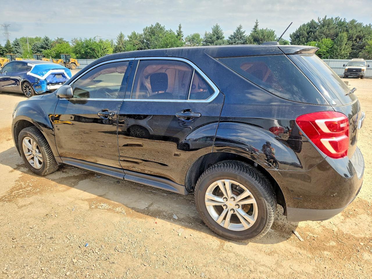 2017 Chevrolet Equinox Ls - Фото 2