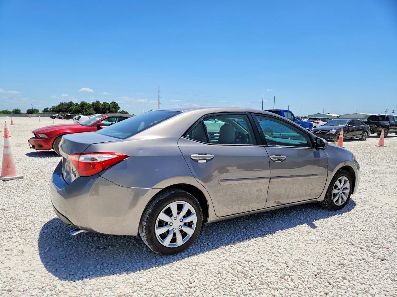 2015 Toyota Corolla Le - Фото 3