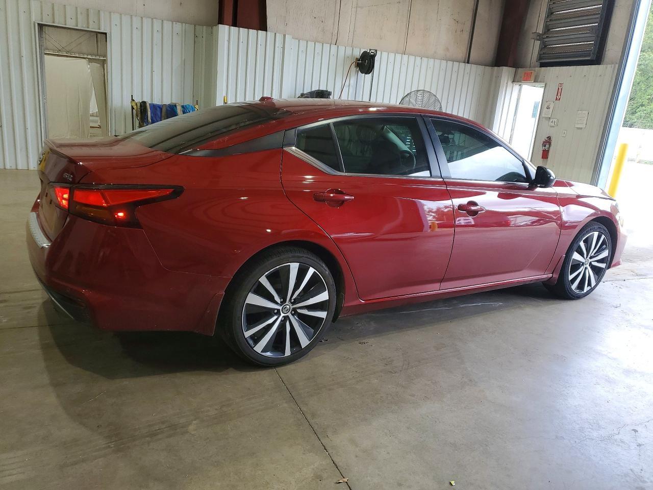 2022 Nissan Altima Sr - Image 3