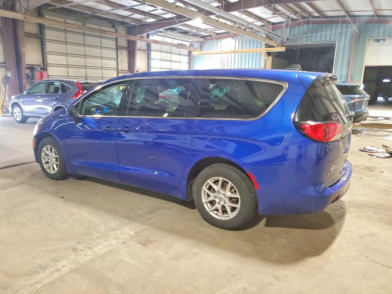 2021 Chrysler Voyager Lx - Фото 2